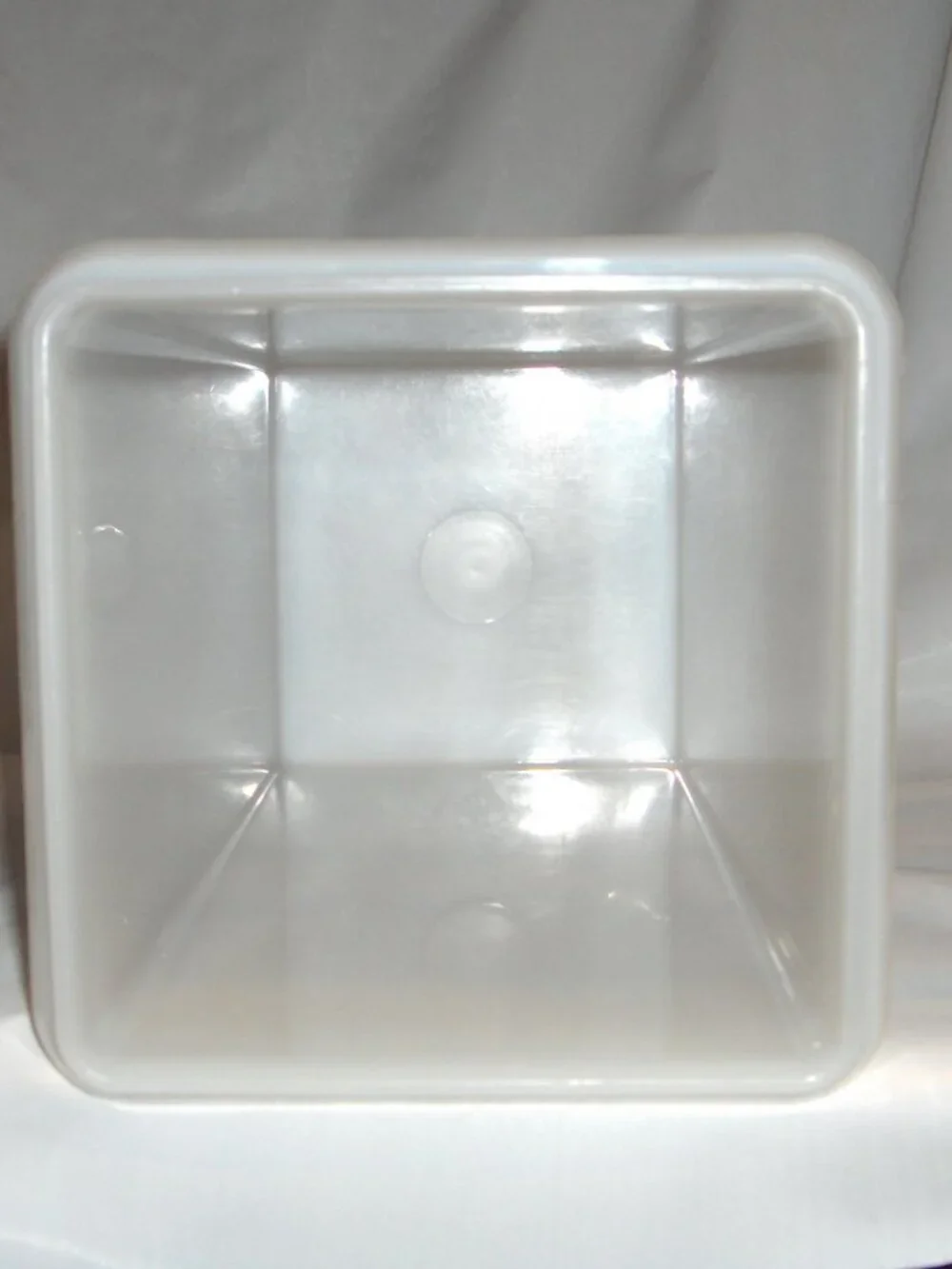 Vintage Tupperware Cracker Keeper, #1314-4
